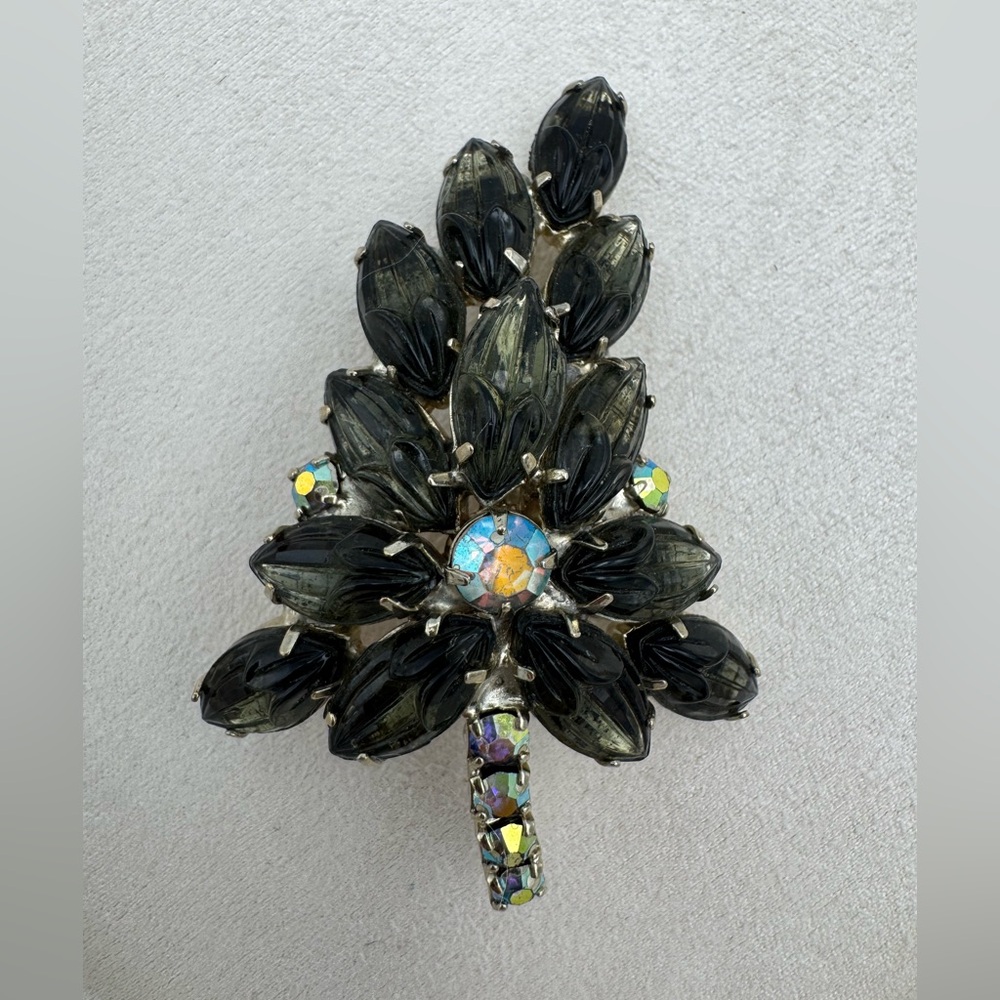 Vintage‎ Juliana Style Smoky Gray Carved Glass Rhinestone Flower Brooch AB